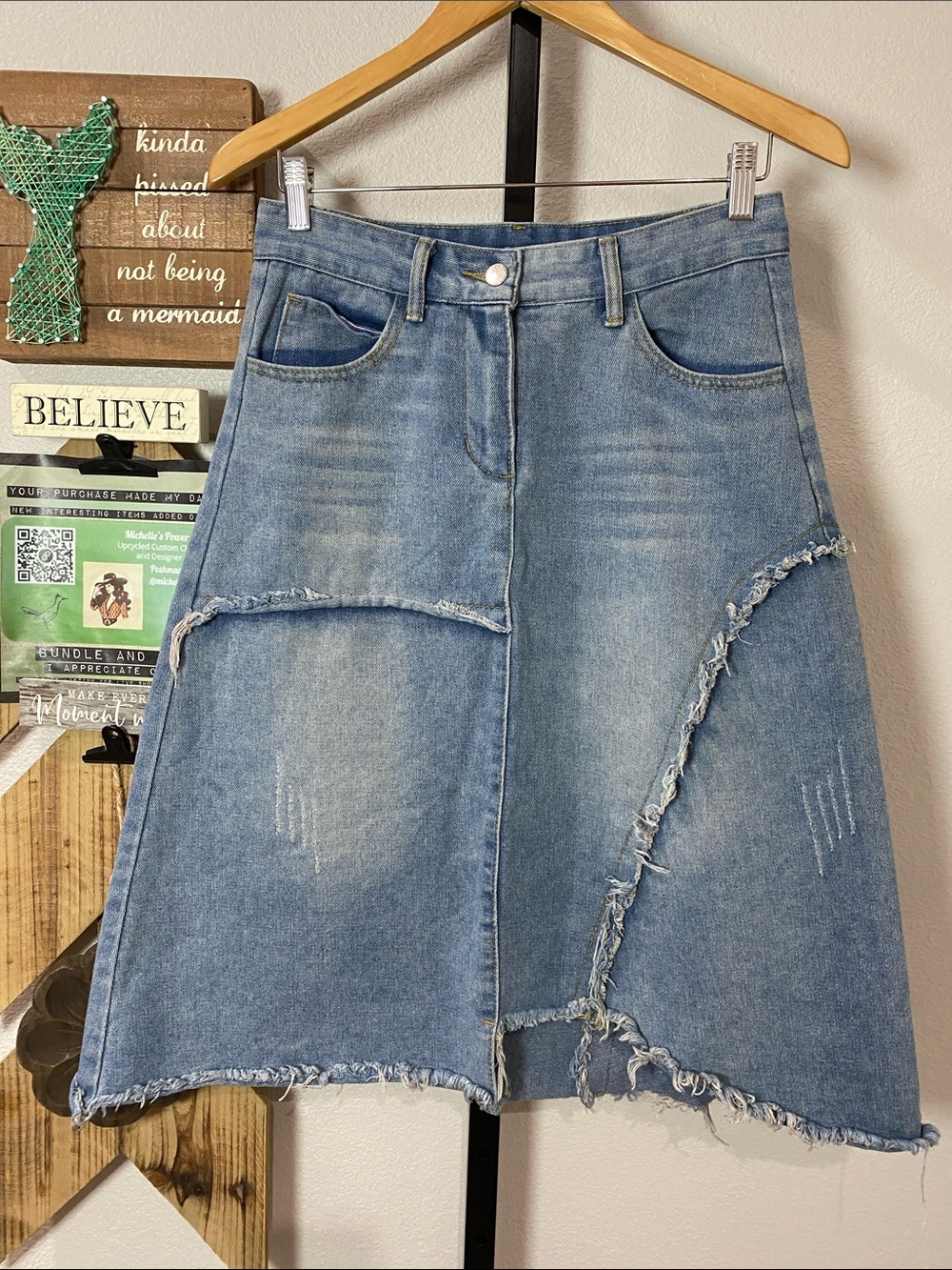 Distressed frayed Light Blue Denim A-Line Skirt w15 L26 no stretch